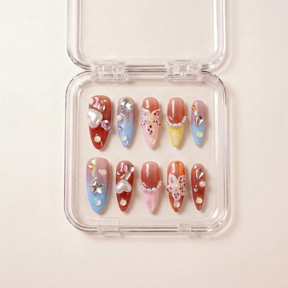 Starstruck in Waikiki press on nails i etui — håndlaget lange stiletto-negler med tropiske farger, 3D hibiscus-blomster, chrome hjerter, perler og rhinestones.